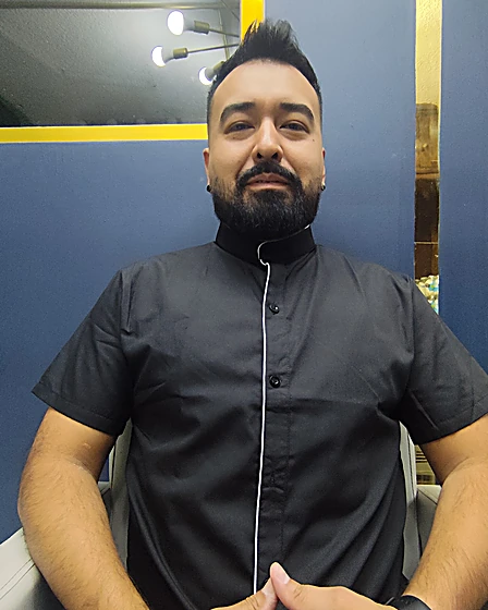 Enrique, barbero de Razor Crew